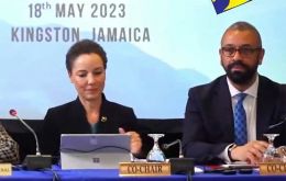 El Foreign Secretary James Cleverly durante su visita a Jamaica asistió al Foro del Reino Unido con el Caribe para estados islas en desarrollo