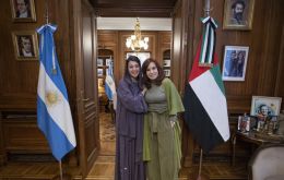 La ministra Reem Al Hashimy se reunió primero con el canciller Santiago Cafiero y luego con la vicepresidenta CFK