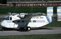 El antiguo avión de la Guardia Costera ya se encuentra en territorio argentino. Su último vuelo será a Buenos Aires el lunes