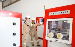 La planta de Y-TEC generará celdas para baterías destinadas a abastecer de energía eólica y solar a escuelas rurales, instituciones públicas o poblaciones aisladas, explicó Salvarezza