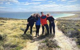 Algunos de los ganadores de competencias anteriores disfrutando del verano en Falklands 