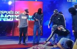 Hombres con fusiles y granadas asaltaron los estudios de TC Televisión, la cadena pública de Guayaquil.