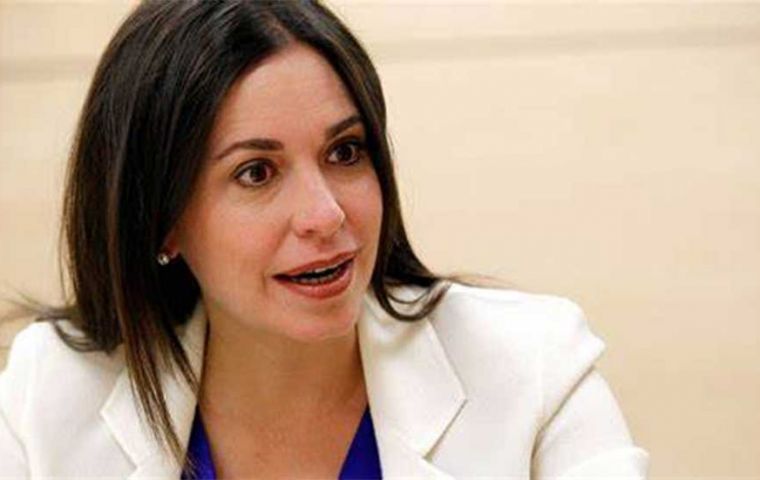 “No estamos solos”, dijo la líder opositora María Corina Machado tras la declaración del G7