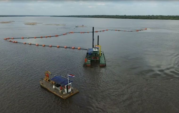 Unas 9.000 personas trabajan en el transporte fluvial de Paraguay