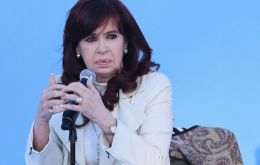 Milei “vive en un mundo que ya no existe”, argumentó CFK