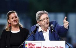 Mélenchon dijo que Macron debería convocarle para formar un nuevo gobierno aunque su coalición esté lejos de ser mayoría