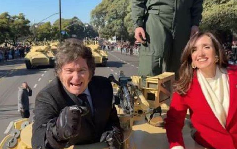 Milei y Villarruel disfrutaron de un paseo en un remodelado tanque diseñado en Argentina