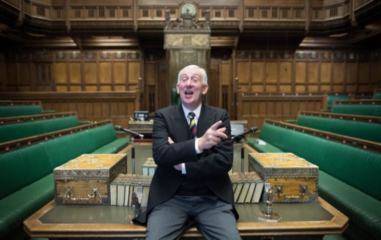 El Speaker Hoyle durante un debate en Cámara de los Comunes