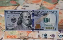 En este escenario, el dólar “blue” alcanzó un nuevo máximo histórico