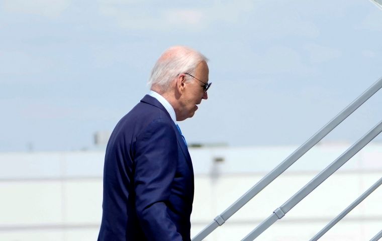 Biden dijo que esta semana daría más detalles sobre su decisión de abandonar su candidatura a la reelección mientras muchos republicanos quieren que se vaya de la Casa Blanca de una vez