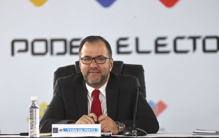 Gil declaró que Venezuela retiraría a su personal diplomático de estos países y exigió a sus representantes que abandonaran inmediatamente el territorio venezolano. ”