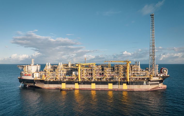 Un hito para los hitos de Petrobras en este trimestre fue la llegada de la plataforma de buques FPSO Marechal Duque de Caxias