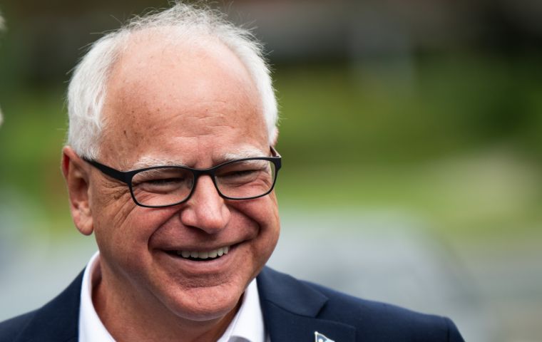 Walz, nacido en Nebraska, fue electo gobernador número 41 de Minnesota en 2018 y reelecto en 2022