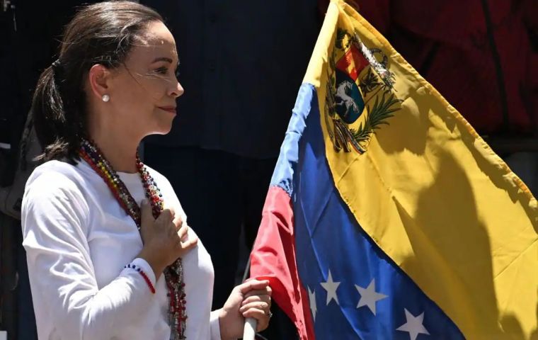 La comunidad internacional ha entendido lo que significa que Maduro pretenda quedarse por la fuerza, argumentó Machado 