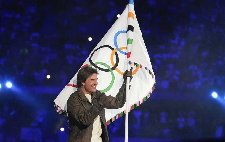 El actor Tom Cruise fue la principal atracción de la ceremonia del domingo