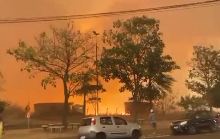 Dos bomberos han muerto desde el 21 de agosto por los incendios intencionales