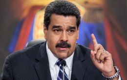 “Hay una conspiración permanente y un ataque a Venezuela por parte de un sector fascista aliado a la derecha internacional dirigida y financiada por el imperio norteamericano”, enfatizó Maduro