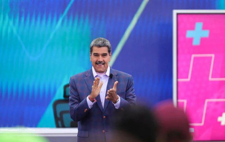 La medida de Maduro se produjo el mismo día en que se giró orden de aprehensión contra González Urrutia