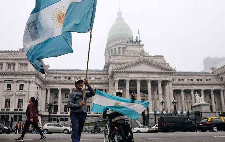 Cada día más argentinos caen en la pobreza o la indigencia