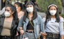 Las mascarillas no filtran las partículas contaminantes más pequeñas y, por tanto, son bastante inútiles, explicó Dalcolmo