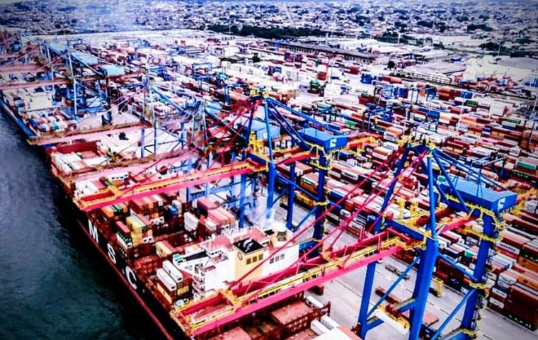 Tecon Santos es la mayor terminal de contenedores de Brasil y una de las mayores de América Latina