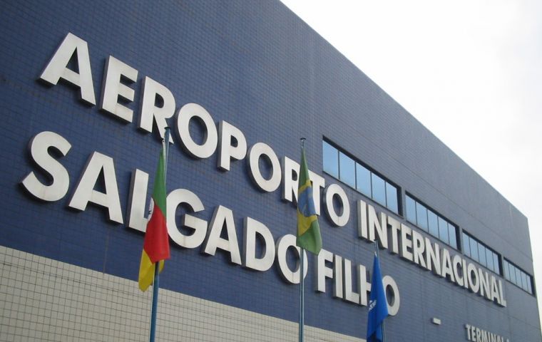 Hace más de seis meses la pista del aeropuerto Salgado Filho quedó bajo el agua