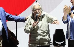 No al odio y al enfrentamiento, hay que trabajar por la esperanza”, subrayó también el ex líder guerrillero Mujica 