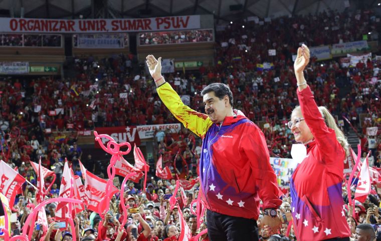 Boric “creyó que apoyar a los fascistas de Venezuela contra la Revolución Bolivariana le iba a dar votos, por el contrario el pueblo no apoya a los cobardes”, argumentó Maduro