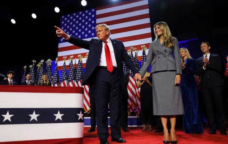 Trump pasaba la noche en su residencia de Mar-a-Lago antes de que se confirme su victoria (Foto Reuters)