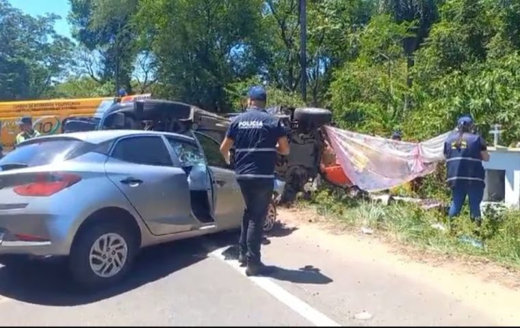 En el momento del impacto, Blumenröther se encontraba en el asiento trasero del coche con su hijo de 4 años en brazos 