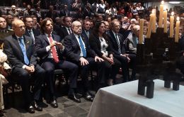 Asistieron al acto el Presidente Lacalle Pou, los ex jefes de Estado Sanguinetti y Lacalle Herrera, y también el futuro mandatario (Orsi o Delgado), entre otras personalidades