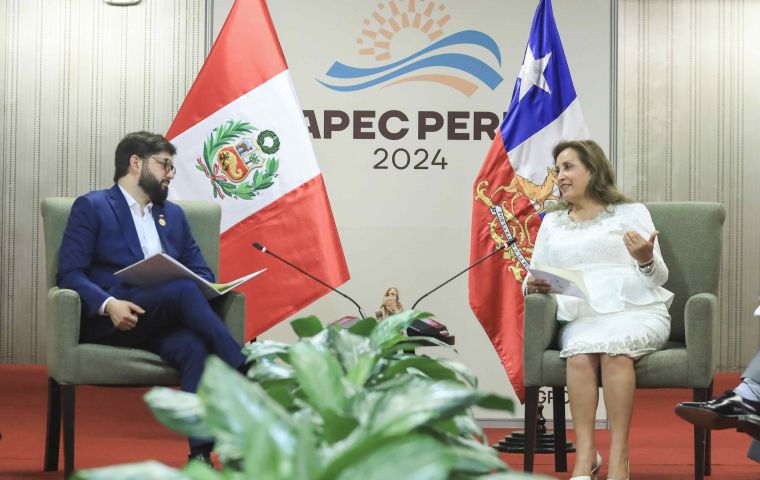 Boric y Boluarte se reunieron en momentos en que Chile y Perú celebran 202 años de lazos bilaterales