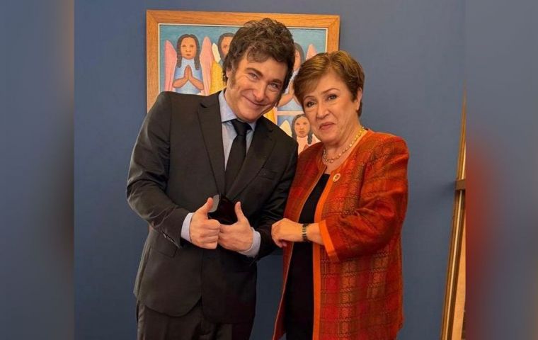 Milei espera que sus lazos con Donald Trump lleven a la agencia de Georgieva a autorizar un desembolso de 10.000 millones de dólares