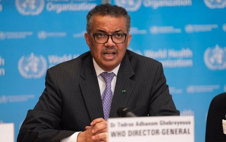 “Pido a los países afectados que intensifiquen sus respuestas”, insistió Tedros