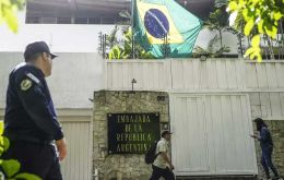 El edificio ahora custodiado por Brasil tras la ruptura diplomática debe ser protegido conforme al derecho internacional, insistió Buenos Aires