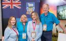 Margaret Williams, Gerente de Falklands Holidays, junto a Anna Connolly, consolara de mercados y Kevin Millington. Al centro Steph Middleton de la Oficina de Turismo de las Falklands