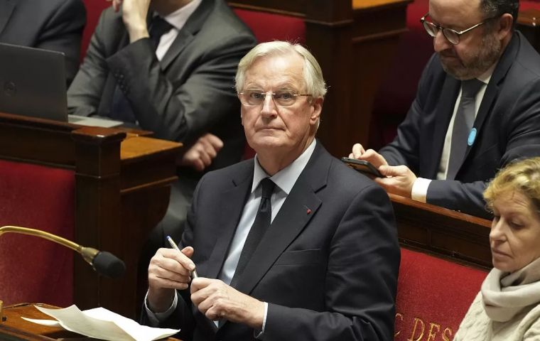 Es probable que Barnier siga como Primer Ministro interino hasta que se encuentre un sustituto