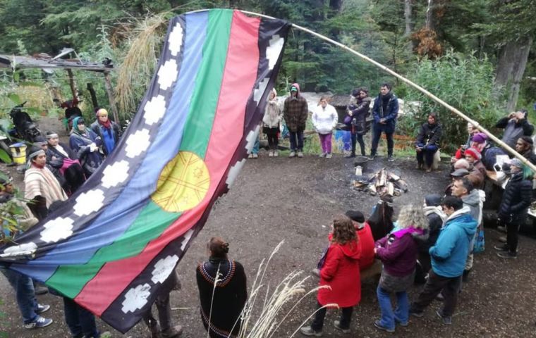 Las medidas anteriores impedían “el libre ejercicio de las actividades productivas y recreativas en las tierras involucradas”, subrayó el Decreto de Milei