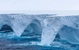 La PNA aconsejó evitar aproximaciones innecesarias a la masa de hielo para reducir riesgos