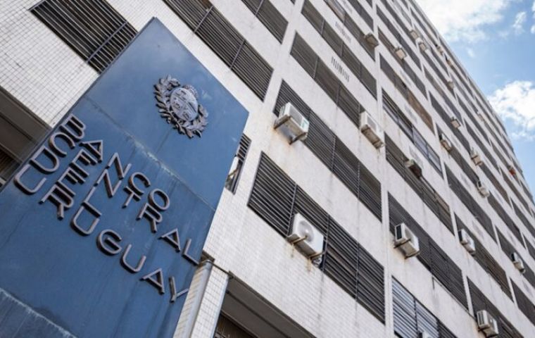 La inflación subyacente de Uruguay estuvo dos meses seguidos por encima de la meta, advirtió el BCU