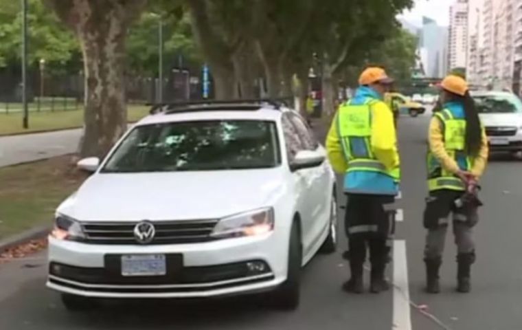 Desconociendo el concepto de “inmunidad diplomática”, la Policía de Tránsito de la Ciudad de Buenos Aires amenazó con embargar los vehículos si los conductores no accedían a testearse