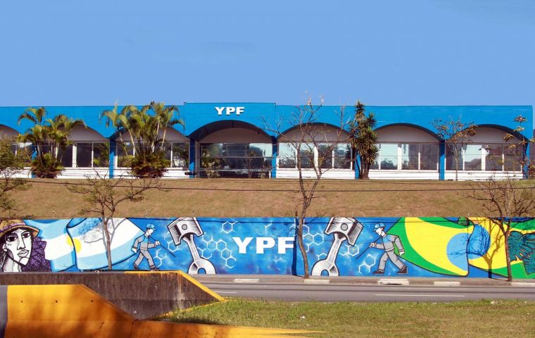 Las marcas de YPF en Brasil seguirán bajo el nuevo propietario