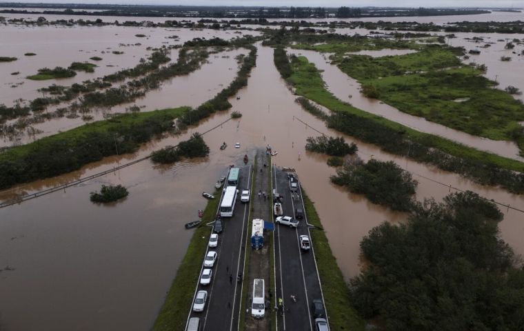 Se temen pérdidas económicas considerables, sobre todo en la producción agrícola debido a las sequías, pero también daños considerables por inundaciones excesivas. Foto: Isaac Fontana / EFE