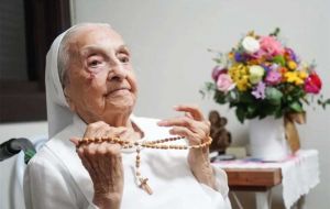 La monja  brasileña Inah Canabarro Lucas, con 115 años es ahora la mas anciana