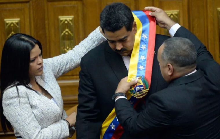 “Juro que este nuevo período presidencial será el de la paz”, enfatizó Maduro