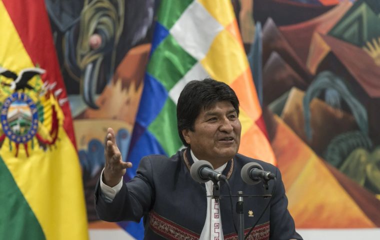 Morales presentó un certificado médico en el que decía tener bronconeumonía