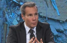 Nisman apareció muerto con un balazo en la cabeza horas antes de exponer en el Congreso sus conclusiones sobre el atentado a la AMIA de 1994