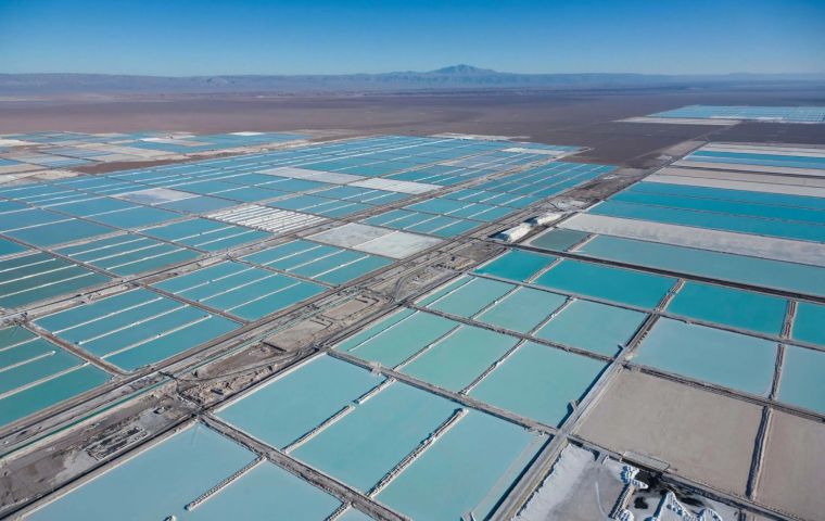 La empresa china tiene tres años para empezar a recolectar litio de primera calidad o dejar sin compensación a Bolivia tras invertir más de US$ 1.000 millones