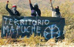 Desde que se reimplantaron los desalojos donde grupos indígenas reclaman sus tierras ancestrales, los incendios forestales han ido en aumento en la Patagonia, explicó Bullrich