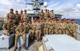 La Sección de Gurkhas a bordo del HMS Forth 